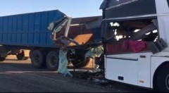 В Калмыкии при ДТП с автобусом и «КамАЗом» трое скончались, пятеро госпитализированы