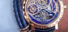 В Сочи транспортные полицейские вернули москвичке часы за 180 тысяч рублей