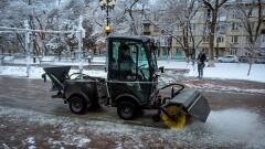 Девушка-водитель Кёрхера следит за чистотой улиц в Невинномысске