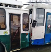 Столкнулись три пассажирских автобуса в Великом Новгороде
