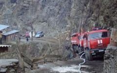 Упали в обрыв на машине и погибли четыре человека в Дагестане