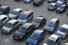 Опрос: около 60% россиян хотят и готовы платить за парковку
