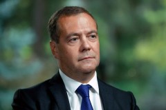Медведев: Чтобы избежать войны, надо договариваться