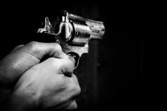 В Краснодаре мужчина угрожал пистолетом администратору отеля