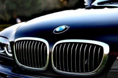 Исследование: владельцы BMW и Lada остаются преданными маркам, несмотря на повышение цен и дефицит машин