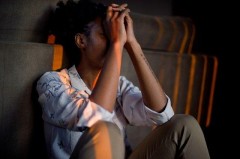 Рескриптинг, заземление: психотерапевты рассказали о техниках самопомощи при стрессе