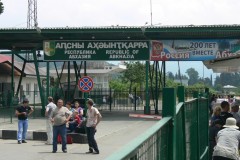 Сочинские пограничники задержали беглого мужчину по пути в Абхазию