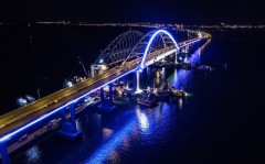 Движение автомобильного транспорта по Крымскому мосту возобновлено