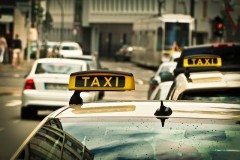 Самозанятые смогут работать в такси