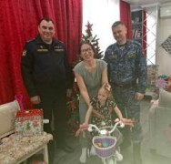 Главный судебный пристав Кубани исполнил мечту маленькой девочки из Краснодара о велосипеде