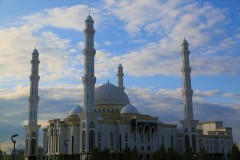 Власти Казахстана изменили правила въезда и пребывания иммигрантов в республике