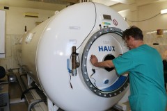 В Сочи медики МЧС провели 28-летнему водолазу «лечение кислородом» в барокамере