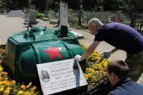 В Краснодаре судебные приставы привели в порядок могилу героя-танкиста