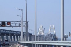 Хуснуллин: Движение грузовиков по Крымскому мосту закрыто из соображений безопасности