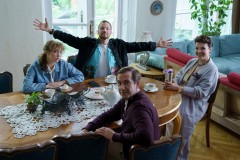 Завершились съемки комедийного сериала «Соседка» с Юлией Хлыниной, Егором Корешковым и Алексеем Чадовым