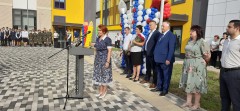 Депутат ГД Светлана Бессараб поздравила учеников новой школы в п. Знаменский с Днём знаний
