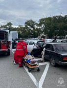 Зажало ноги при ДТП: спасатели помогли девушке-водителю в центре Сочи