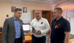 Михаилу Миненкову вручили статуэтку от Федерации бокса России
